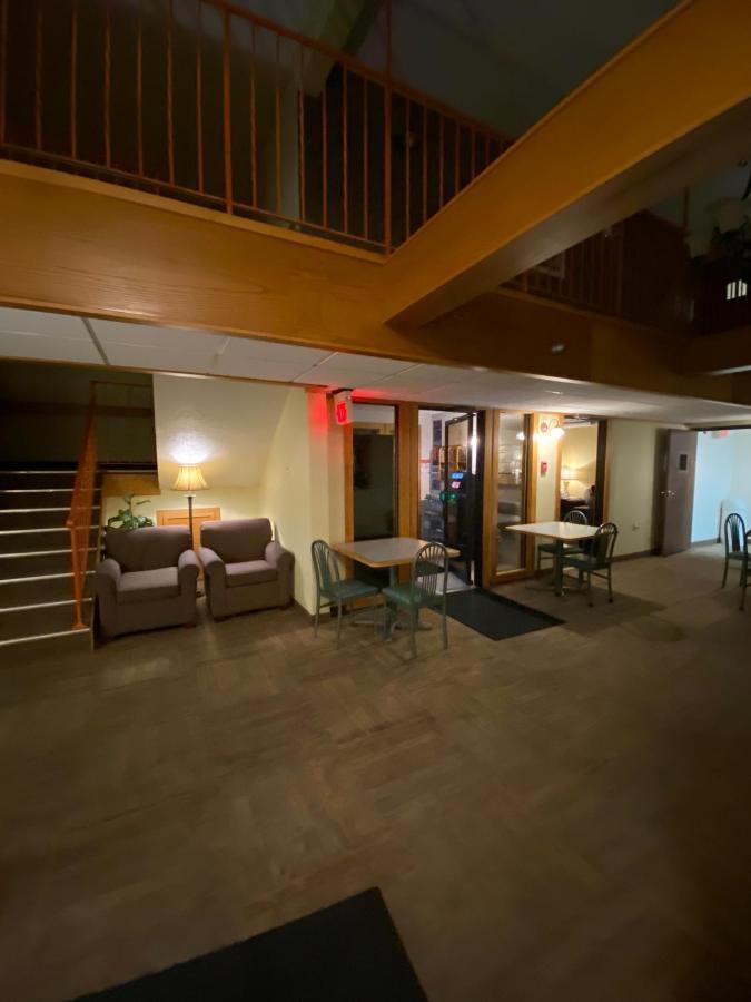 Bison Plains Lodge Moorhead ภายนอก รูปภาพ